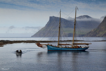 Картинка корабли Яхты дания горы лодка бухта faroe islands denmark фарерские острова