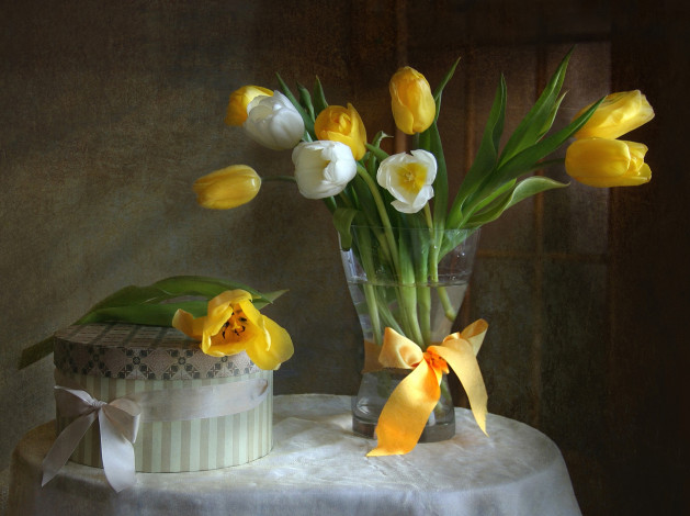 Обои картинки фото цветы, тюльпаны, коробка, букет