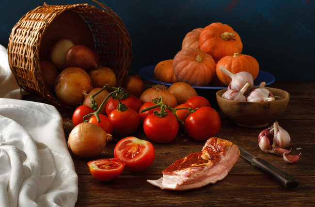 Обои картинки фото еда, разное, помидоры, чеснок, лук, мясо, тыква