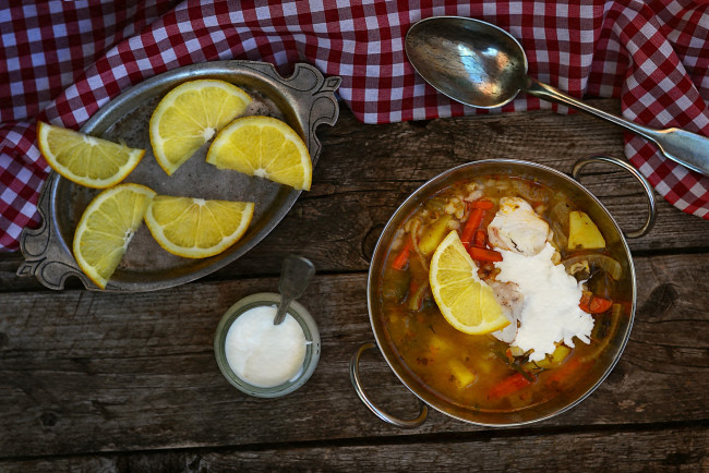 Обои картинки фото еда, первые блюда, рассольник, лимон