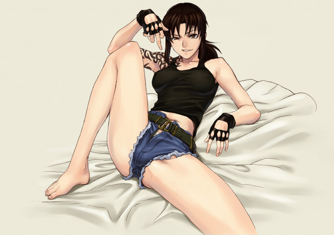 Обои картинки фото аниме, black lagoon, кровать, девушка, перчатки, revy, татуировка