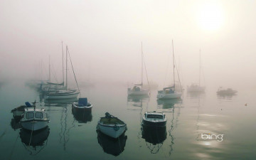 Картинка корабли лодки +шлюпки штиль свет гавань бухта туман море
