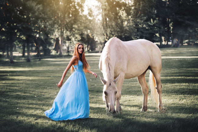 Обои картинки фото девушки, -unsort , рыжеволосые и другие, конь, фон, девушка