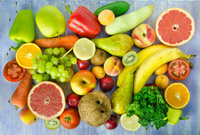 Обои картинки фото еда, фрукты и овощи вместе, овощи, фрукты, огурец, морковь, кабачок, грейпфрут, виноград, яблоко, бананы