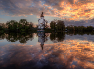 Картинка города -+православные+церкви +монастыри облака небо вечер деревья озеро закат храм