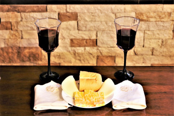 Картинка еда напитки +вино сыр вино бокалы