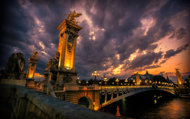 Обои картинки фото города, париж , франция, вечер, мост, тучи