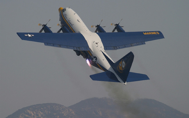 Обои картинки фото lockheed c-130 hercules, авиация, военно-транспортные самолёты, lockheed, blue, angels, hercules, c130, геркулес, военный, самолет