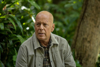 Картинка out+of+death+ +2021+ кино+фильмы out+of+death out of death bruce willis author oreskis за гранью жизни триллер криминал брюс уиллис jack harris