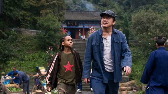 Обои картинки фото the karate kid , 2010, кино фильмы, каратэ, пацан, джеки, чан, драма, мистер, хан, спорт, джейден, смит