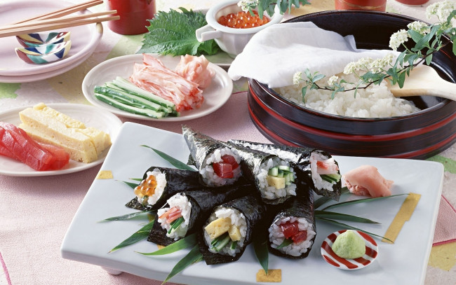 Обои картинки фото еда, рыба, морепродукты, суши, роллы, тарелки, рис, палочки, японская, кухня