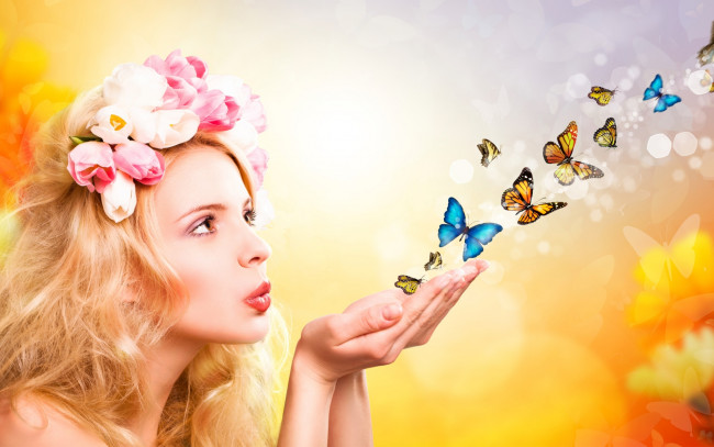 Обои картинки фото девушки, -unsort , креатив, ладони, цветы, девушка, бабочки
