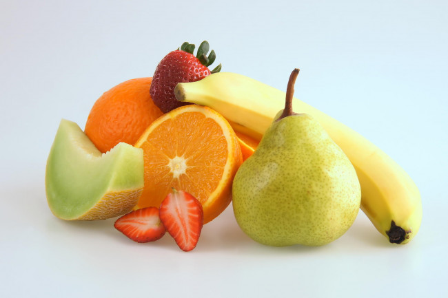 Обои картинки фото еда, фрукты,  ягоды, банан, апельсин, груша, клубника