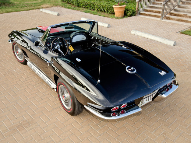 Обои картинки фото corvette sting ray l89 427, 435 hp convertible 1967, автомобили, corvette, 1967, convertible, 427-435, hp, l89, sting, ray