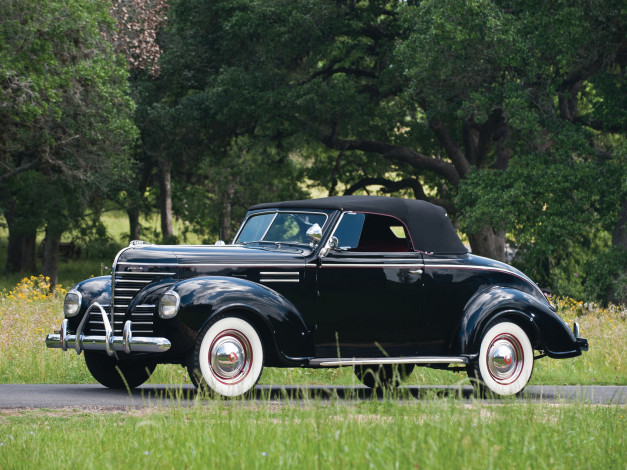 Обои картинки фото plymouth deluxe convertible coupe 1939, автомобили, plymouth, 1939, coupe, convertible, deluxe