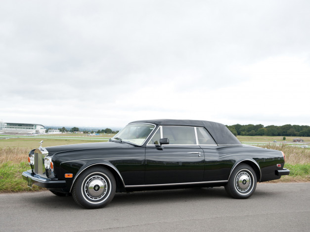 Обои картинки фото rolls-royce corniche iii 1989, автомобили, rolls-royce, corniche, 1989, iii