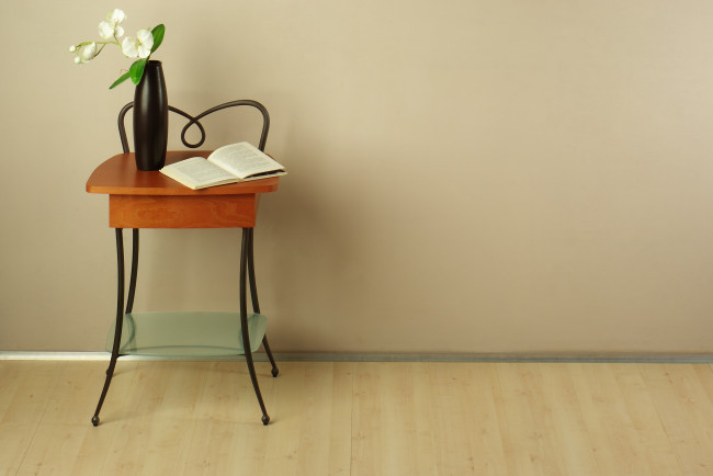 Обои картинки фото интерьер, мебель, стиль, уют, столик, вазочка