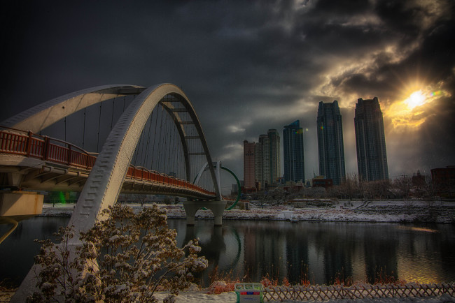 Обои картинки фото ulsan,  south korea, города, - мосты, тучи, небоскребы, мост, река