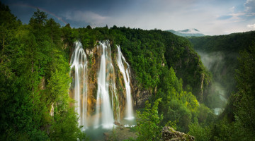 Картинка природа водопады горы лес ущелье река водопад радуга