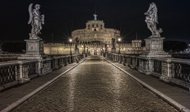 Обои картинки фото замок святого ангела, города, рим,  ватикан , италия, статуи, мост, ночь, замок