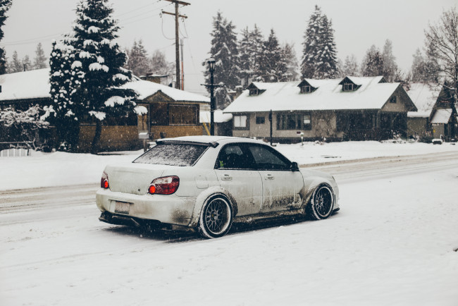 Обои картинки фото subaru impreza wrx, автомобили, subaru, зима, грязь, снег, impreza, wrx