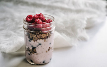 Картинка еда мороженое +десерты ягоды малина орехи йогурт