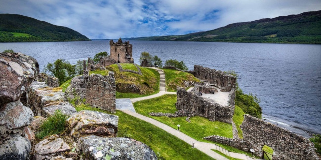 Обои картинки фото urquhart castle & loch ness,  scottish highlands, города, - пейзажи, простор