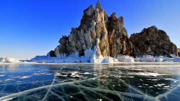 Картинка природа реки озера зима лед скалы снег озеро байкал россия