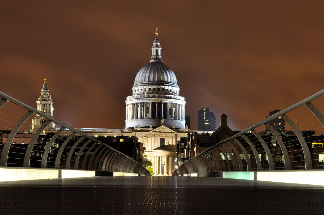 Обои картинки фото st, pauls, and, millenium, bridge, города, лондон, великобритания, певица, собор, мост, london, england