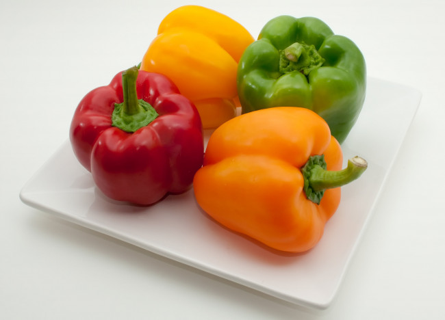 Обои картинки фото еда, перец, сладкий, болгарский, зеленый, витамины, овощи, красный, желтый