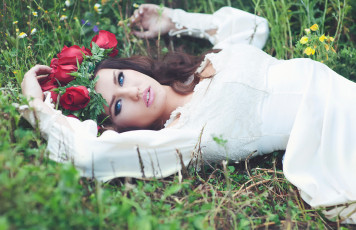 Картинка девушки -unsort+ брюнетки +шатенки венок голубоглазая модель rosie mac цветы