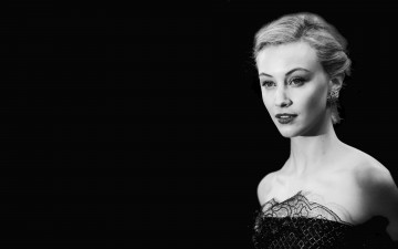 обоя девушки, sarah gadon, сара, гэдон, блондинка, актриса, взгляд, серьги, черно-белая