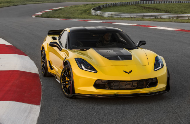 Обои картинки фото автомобили, chevrolet, corvette, 2016, г, c7, coupe, r, edition, z06, желтый