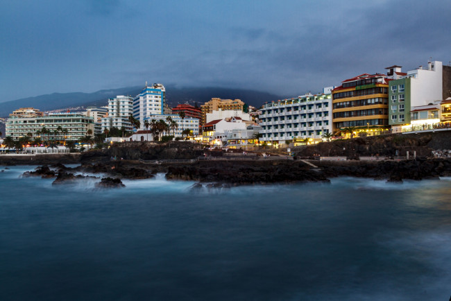 Обои картинки фото puerto de la cruz, spain, города, - огни ночного города, puerto, de, la, cruz