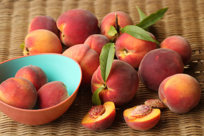 Обои картинки фото еда, персики,  сливы,  абрикосы, спелые