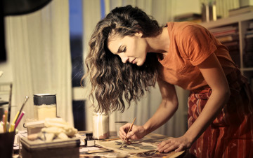 Картинка девушки -+брюнетки +шатенки художница шатенка футболка ююка рисунки