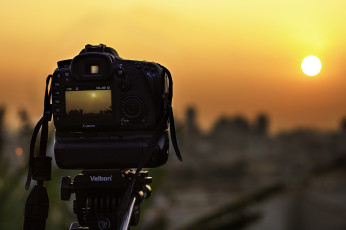 Картинка бренды canon камера кэнон подставка фотоаппарат солнце съемка закат