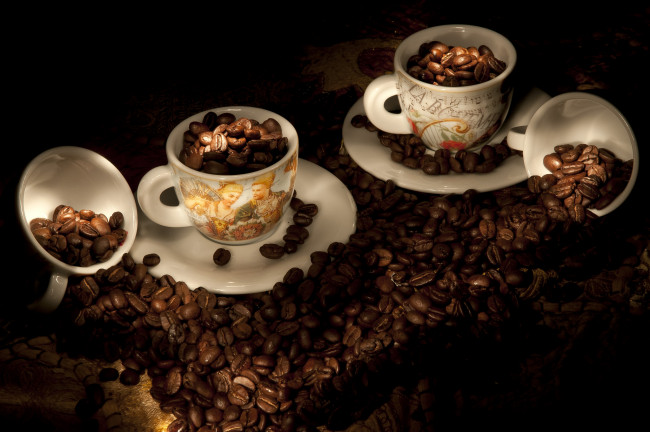 Обои картинки фото еда, кофе,  кофейные зёрна, зерна, чашки