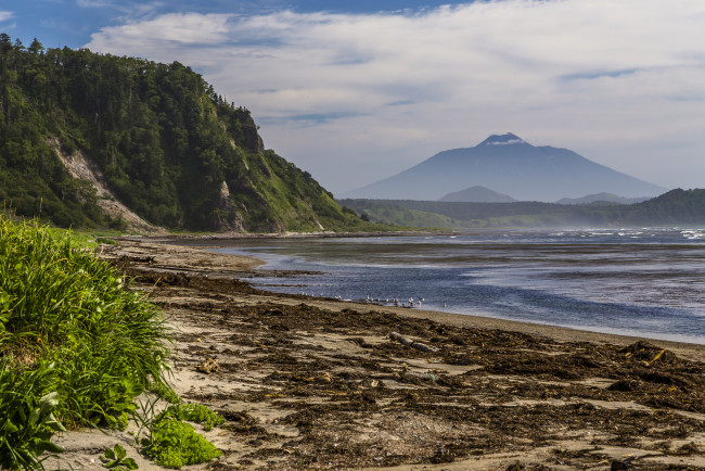 Обои картинки фото вулкан тятя, природа, побережье, кунашир, вулкан, тятя, курилы