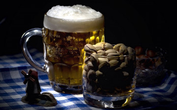 обоя еда, напитки,  пиво, бокал, пиво, пена, орехи