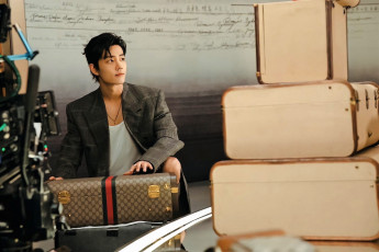 Картинка мужчины xiao+zhan актер чемоданы