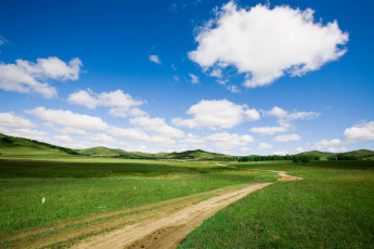 Картинка природа дороги облака поле лето