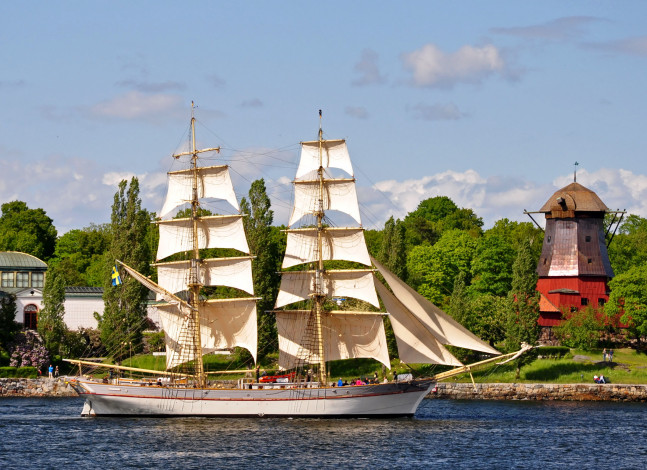 Обои картинки фото brig, tre, kronor, корабли, парусники, швеция, nacka, море, маяк