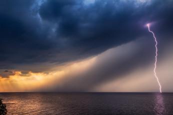 Картинка природа молния +гроза гроза море