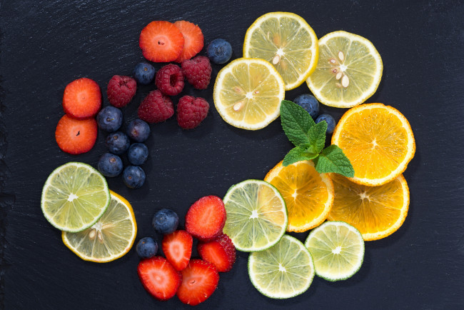 Обои картинки фото еда, фрукты,  ягоды, ассорти