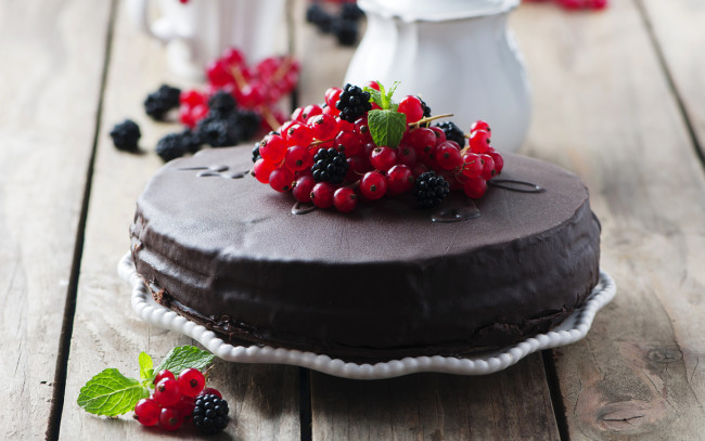 Обои картинки фото еда, торты, вкусно, шоколад, ягоды, тортик