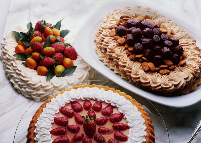 Обои картинки фото еда, торты, ягоды, орехи, клубника, шоколад