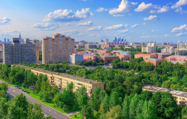 Обои картинки фото moscow, russia, города, москва, россия, панорама, дорога, деревья, здания