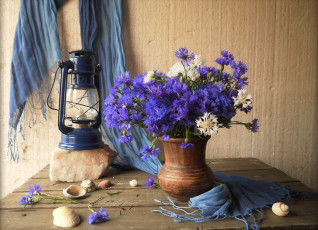 Картинка цветы васильки лампа кувшин