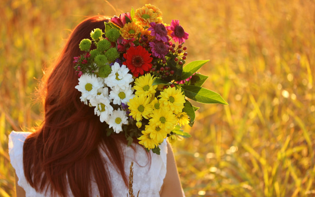 Обои картинки фото цветы, букеты,  композиции, лето, девушка